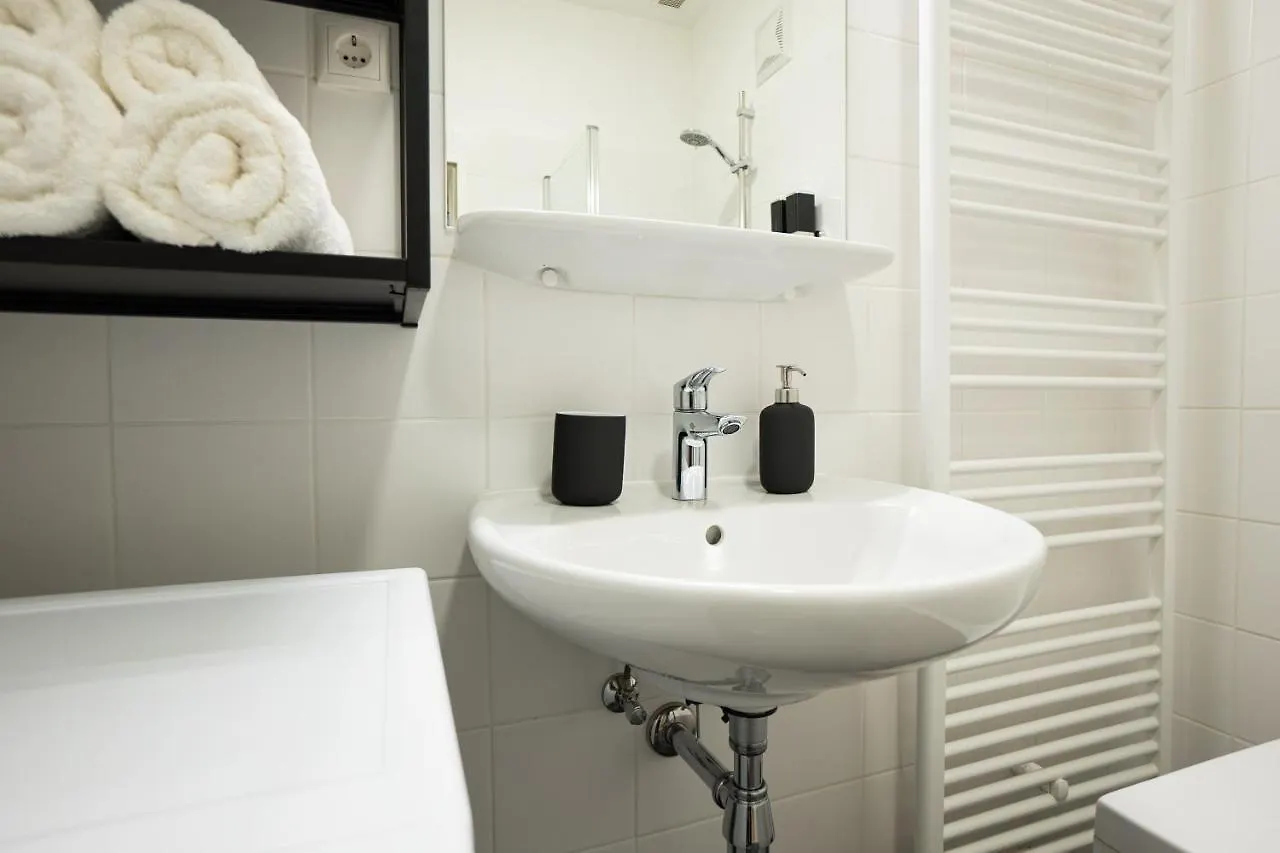Aesthetic Newly Renovated Apartment Located Near Belvedere Castle, 15 Minutes From Stephansplatz Vienna