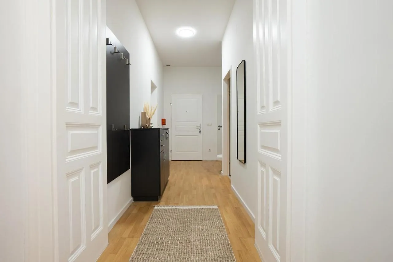 Aesthetic Newly Renovated Apartment Located Near Belvedere Castle, 15 Minutes From Stephansplatz Vienna 0*,