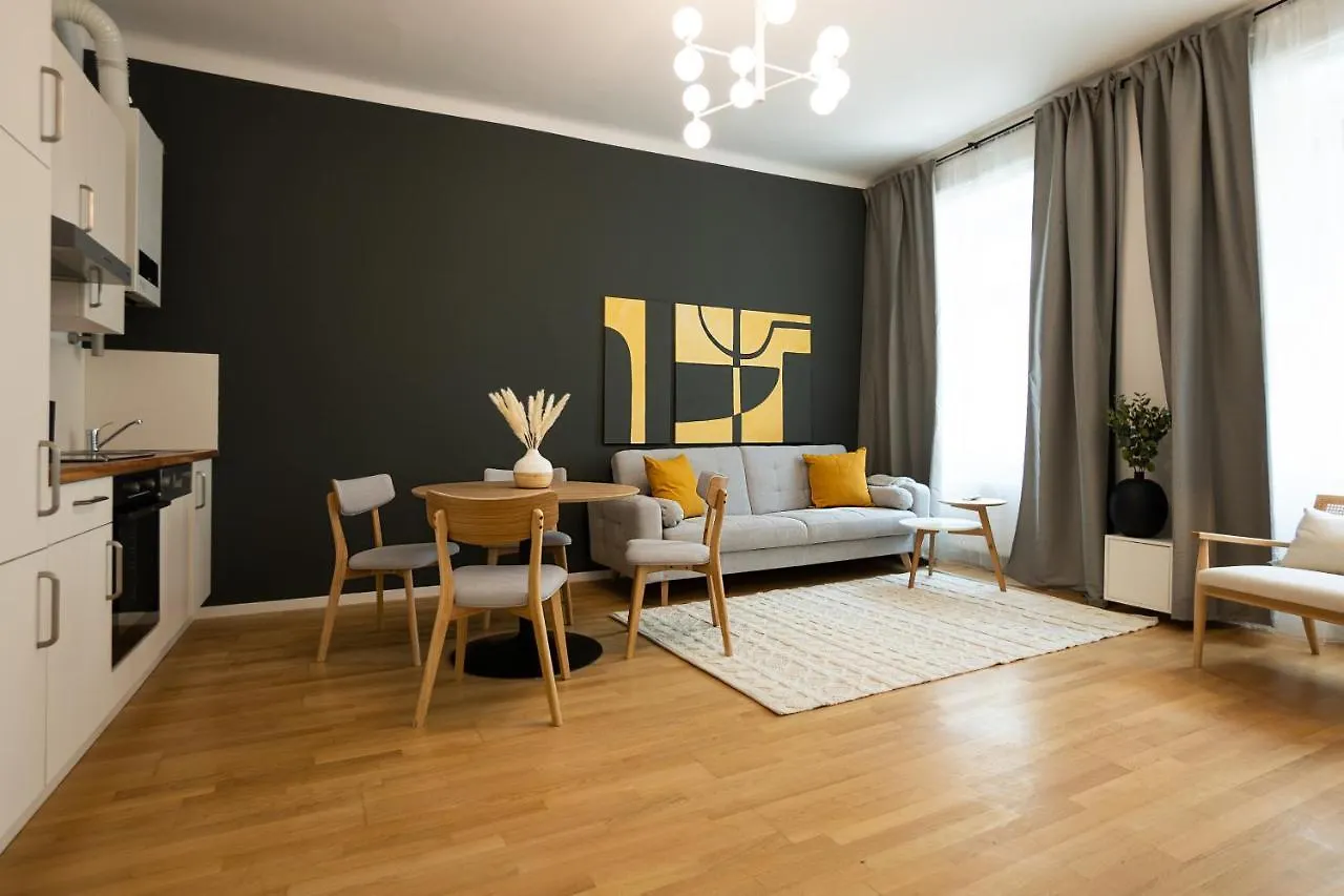 Aesthetic Newly Renovated Apartment Located Near Belvedere Castle, 15 Minutes From Stephansplatz Vienna